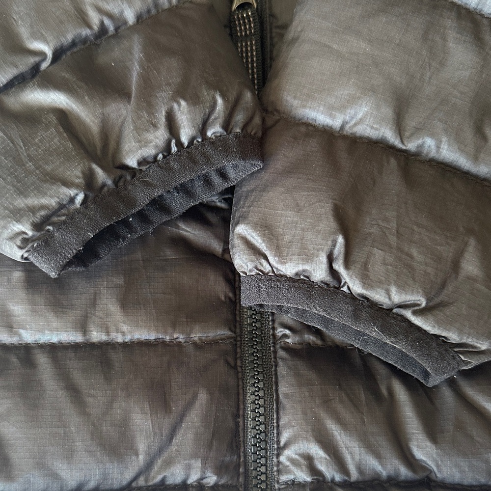 Patagonia Kid’s Black Puffer Jacket - Picture 3 of 7